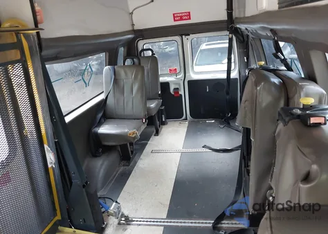 2010 Ford E-350 Super Duty Commercial/Recreational z USA, uszkodzony, nr VIN 1FTDS3EL1ADA22633